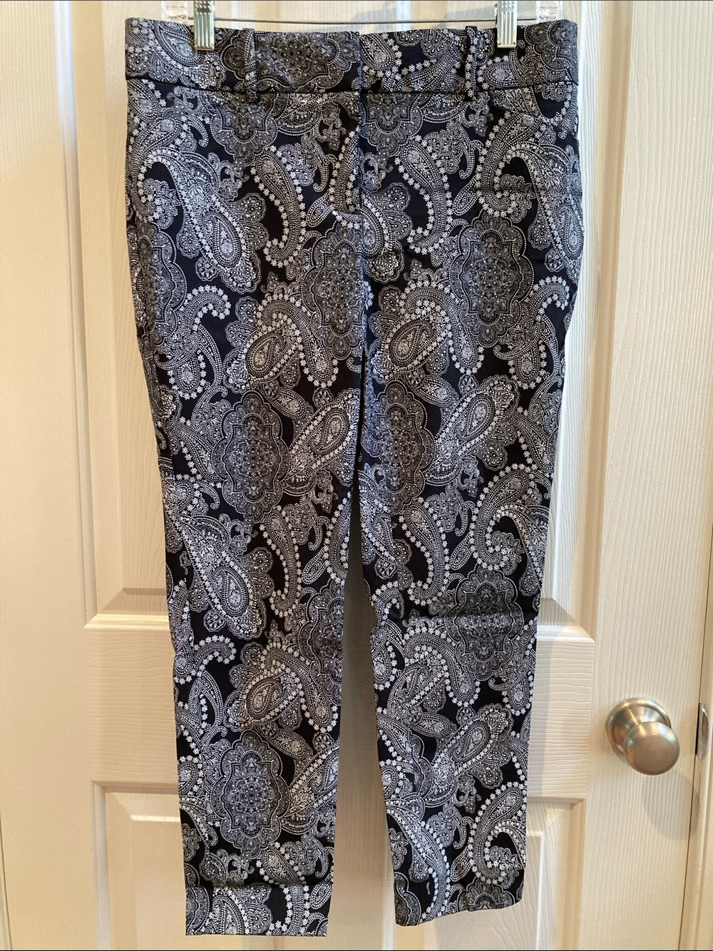 EUC The Limited Black & White Paisley Cropped Slim Jeans